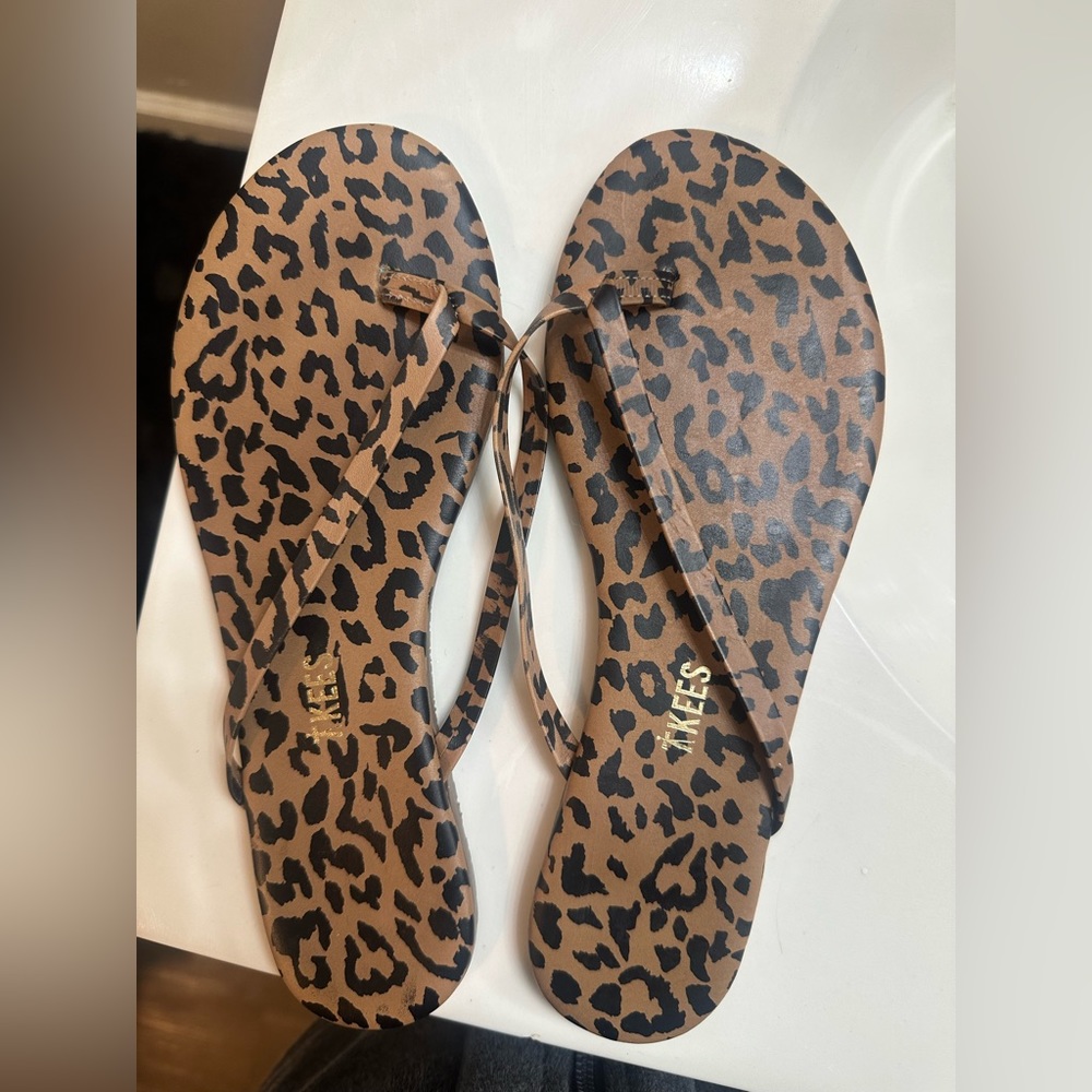 Like new leopard print Tkees size 7. Have been worn twice.